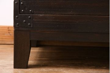 アンティーク家具　和製アンティーク　脚付　味わいのある風合いのタンスローチェスト(リビングボード、テレビボード)