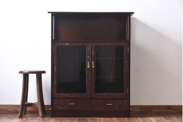 中古　前面の花模様が美しい鎌倉彫の茶棚(戸棚、茶箪笥、収納棚)