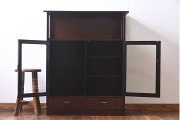 中古　前面の花模様が美しい鎌倉彫の茶棚(戸棚、茶箪笥、収納棚)
