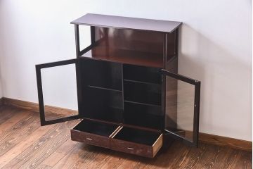 中古　前面の花模様が美しい鎌倉彫の茶棚(戸棚、茶箪笥、収納棚)