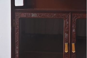 中古　前面の花模様が美しい鎌倉彫の茶棚(戸棚、茶箪笥、収納棚)