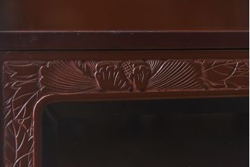 中古　前面の花模様が美しい鎌倉彫の茶棚(戸棚、茶箪笥、収納棚)