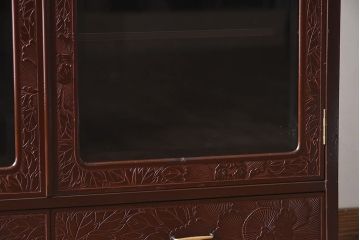 中古　前面の花模様が美しい鎌倉彫の茶棚(戸棚、茶箪笥、収納棚)