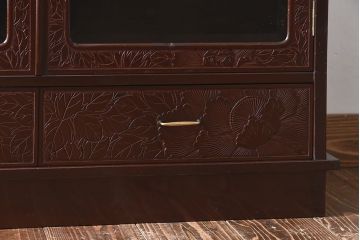 中古　前面の花模様が美しい鎌倉彫の茶棚(戸棚、茶箪笥、収納棚)