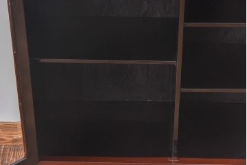 中古　前面の花模様が美しい鎌倉彫の茶棚(戸棚、茶箪笥、収納棚)