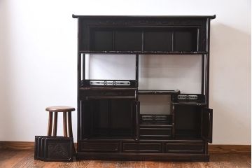 アンティーク家具　黒檀無垢材使用!　高級感と気品漂う飾り棚(茶棚、戸棚)