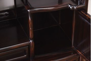 アンティーク家具　黒檀無垢材使用!　高級感と気品漂う飾り棚(茶棚、戸棚)