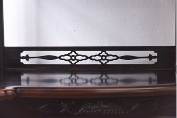 アンティーク家具　黒檀無垢材使用!　高級感と気品漂う飾り棚(茶棚、戸棚)