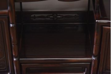 アンティーク家具　黒檀無垢材使用!　高級感と気品漂う飾り棚(茶棚、戸棚)