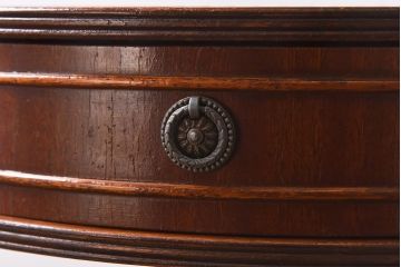 西洋家具　キャスター付き　クラシカルなサイドテーブル(ランプテーブル)