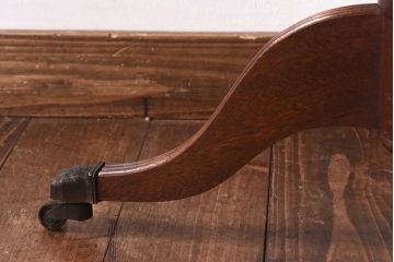 西洋家具　キャスター付き　クラシカルなサイドテーブル(ランプテーブル)