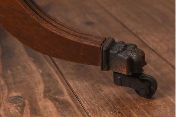 西洋家具　キャスター付き　クラシカルなサイドテーブル(ランプテーブル)