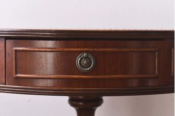 西洋家具　キャスター付き　クラシカルなサイドテーブル(ランプテーブル)