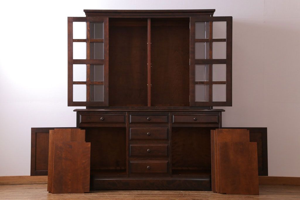 中古　北海道民芸家具　シックな雰囲気漂う大きな重ね食器棚(カップボード、収納棚)(1)