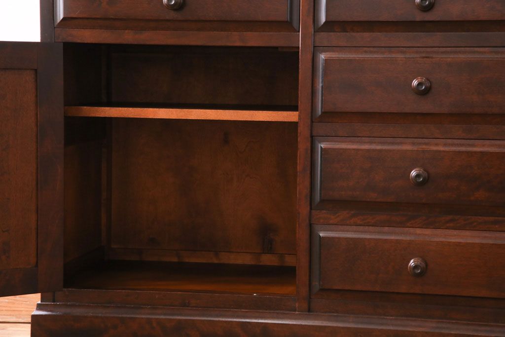 中古　北海道民芸家具　シックな雰囲気漂う大きな重ね食器棚(カップボード、収納棚)(1)