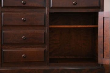 中古　北海道民芸家具　シックな雰囲気漂う大きな重ね食器棚(カップボード、収納棚)(1)
