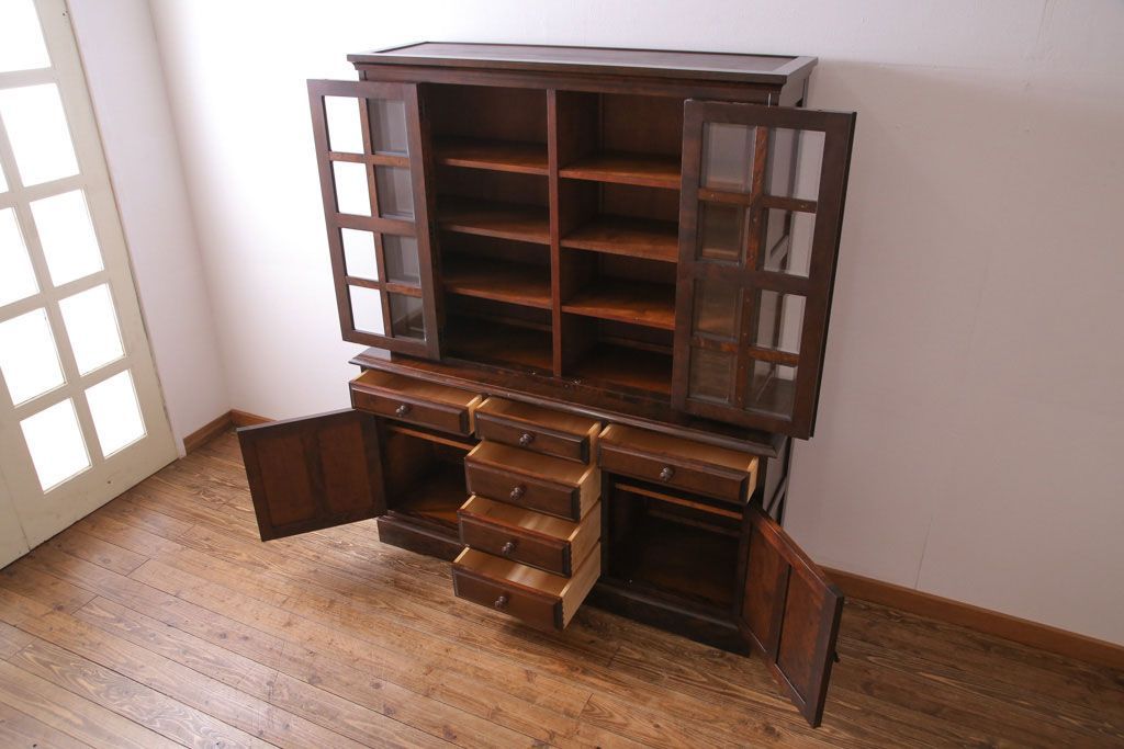 中古　北海道民芸家具　シックな雰囲気漂う大きな重ね食器棚(カップボード、収納棚)(1)