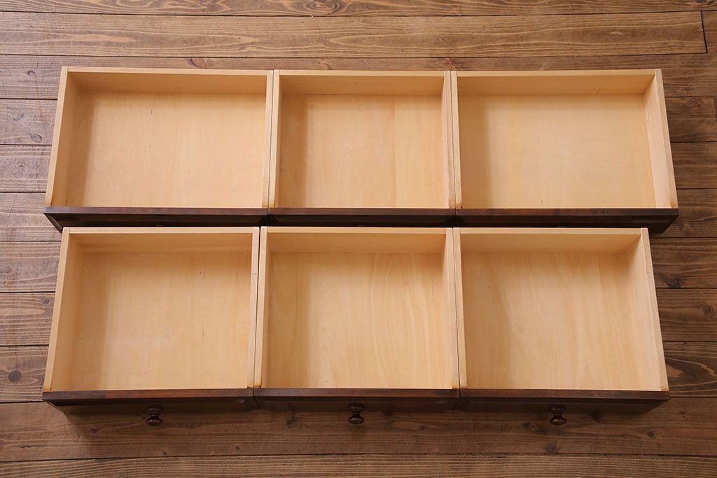 中古　北海道民芸家具　シックな雰囲気漂う大きな重ね食器棚(カップボード、収納棚)(1)