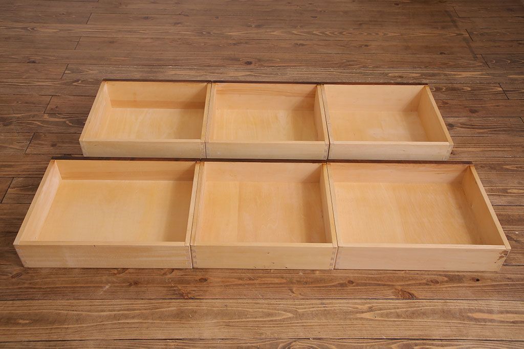 中古　北海道民芸家具　シックな雰囲気漂う大きな重ね食器棚(カップボード、収納棚)(1)