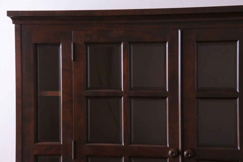 中古　北海道民芸家具　シックな雰囲気漂う大きな重ね食器棚(カップボード、収納棚)(1)