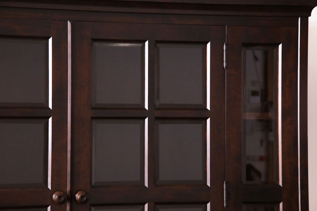 中古　北海道民芸家具　シックな雰囲気漂う大きな重ね食器棚(カップボード、収納棚)(1)