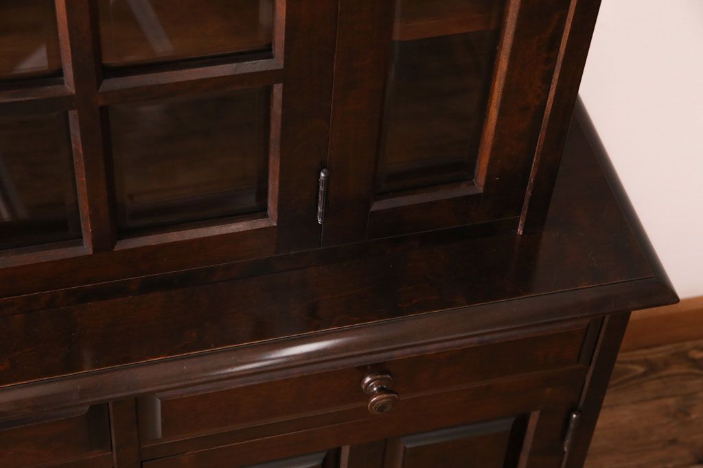 中古　北海道民芸家具　シックな雰囲気漂う大きな重ね食器棚(カップボード、収納棚)(1)