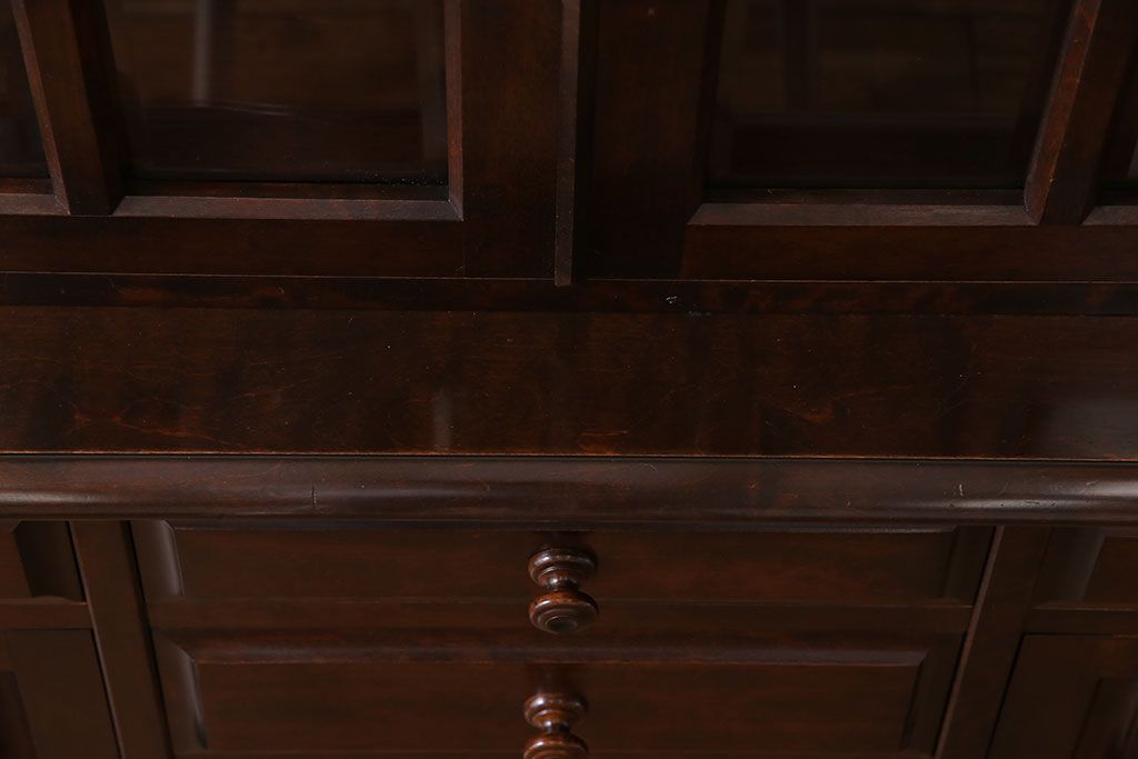 中古　北海道民芸家具　シックな雰囲気漂う大きな重ね食器棚(カップボード、収納棚)(1)