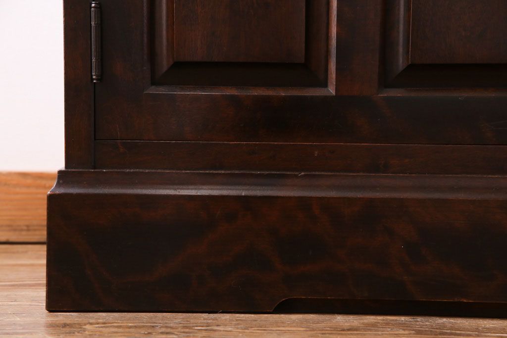 中古　北海道民芸家具　シックな雰囲気漂う大きな重ね食器棚(カップボード、収納棚)(1)