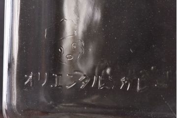 アンティーク雑貨　昭和レトロ　味わい深い風合いのオリエンタルカレーのガラスビン(角瓶)