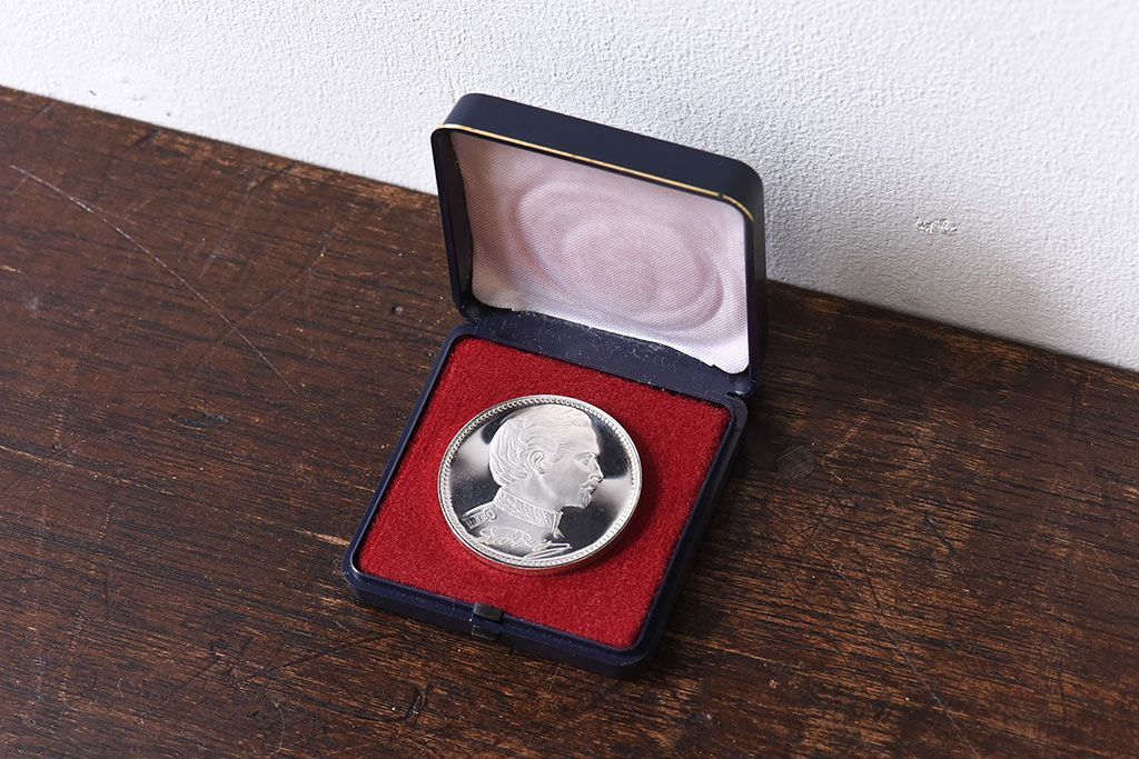 アンティーク雑貨　ドイツ リンダーホーフ城 ルードヴィヒ2世　純銀製メダル ケース(箱)付き