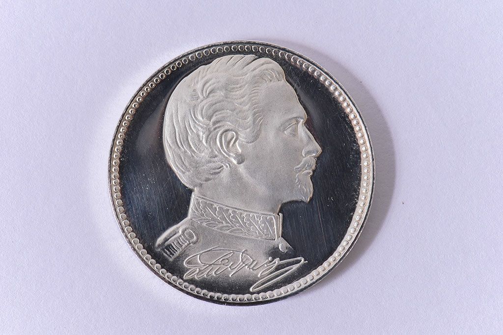 アンティーク雑貨　ドイツ リンダーホーフ城 ルードヴィヒ2世　純銀製メダル ケース(箱)付き