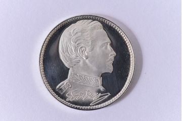 アンティーク雑貨　ドイツ リンダーホーフ城 ルードヴィヒ2世　純銀製メダル ケース(箱)付き