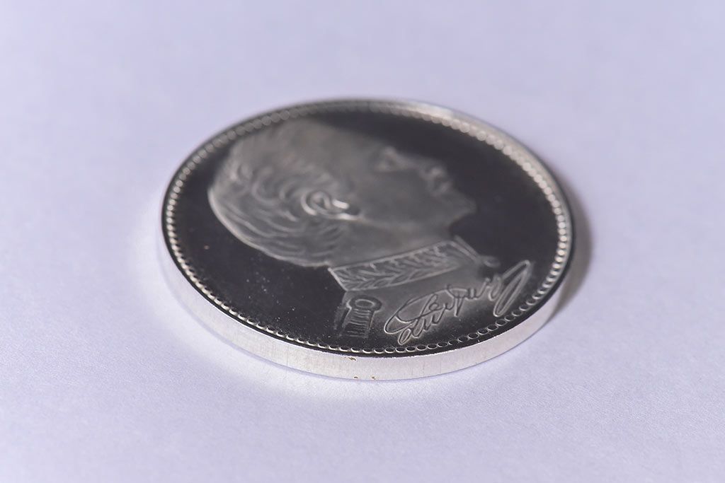 アンティーク雑貨　ドイツ リンダーホーフ城 ルードヴィヒ2世　純銀製メダル ケース(箱)付き