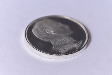 アンティーク雑貨　ドイツ リンダーホーフ城 ルードヴィヒ2世　純銀製メダル ケース(箱)付き