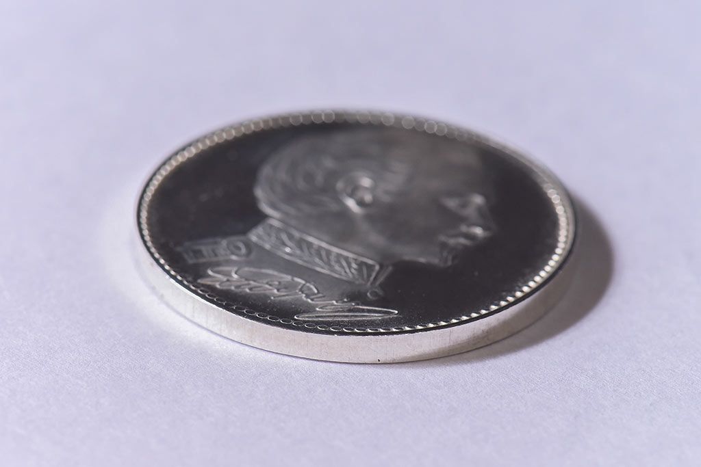 アンティーク雑貨　ドイツ リンダーホーフ城 ルードヴィヒ2世　純銀製メダル ケース(箱)付き