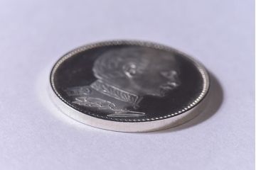 アンティーク雑貨　ドイツ リンダーホーフ城 ルードヴィヒ2世　純銀製メダル ケース(箱)付き