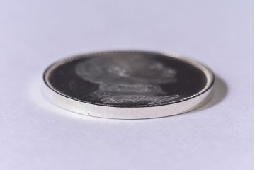 アンティーク雑貨　ドイツ リンダーホーフ城 ルードヴィヒ2世　純銀製メダル ケース(箱)付き