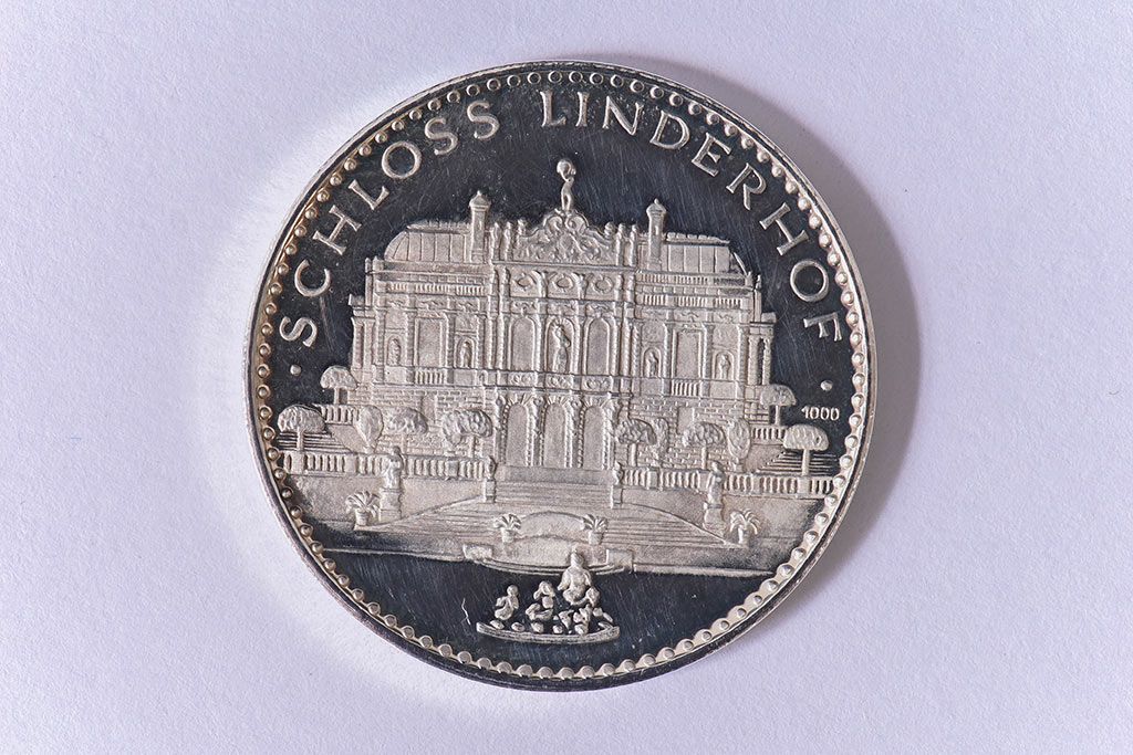 アンティーク雑貨　ドイツ リンダーホーフ城 ルードヴィヒ2世　純銀製メダル ケース(箱)付き