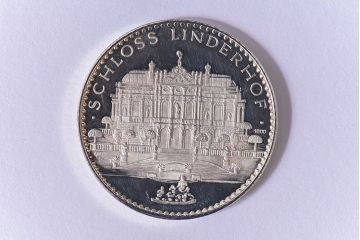 アンティーク雑貨　ドイツ リンダーホーフ城 ルードヴィヒ2世　純銀製メダル ケース(箱)付き