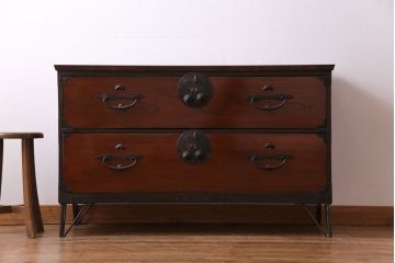 アンティーク家具　和製アンティーク　前面ケヤキ材　鉄脚付　二本松箪笥ローボード(リビングボード、テレビボード)