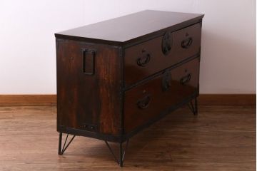 アンティーク家具　和製アンティーク　前面ケヤキ材　鉄脚付　二本松箪笥ローボード(リビングボード、テレビボード)