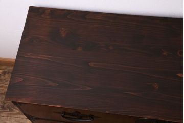 アンティーク家具　和製アンティーク　前面ケヤキ材　鉄脚付　二本松箪笥ローボード(リビングボード、テレビボード)