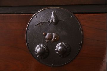 アンティーク家具　和製アンティーク　前面ケヤキ材　鉄脚付　二本松箪笥ローボード(リビングボード、テレビボード)
