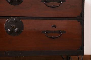 アンティーク家具　和製アンティーク　前面ケヤキ材　鉄脚付　二本松箪笥ローボード(リビングボード、テレビボード)