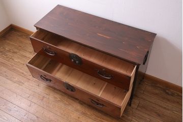 アンティーク家具　和製アンティーク　前面ケヤキ材　鉄脚付　二本松箪笥ローボード(リビングボード、テレビボード)