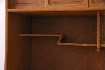 中古美品　結霜ガラスが上品な趣きの茶箪笥(茶棚、食器棚、収納棚)