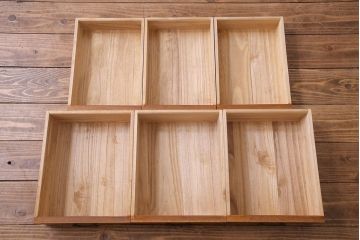 中古美品　結霜ガラスが上品な趣きの茶箪笥(茶棚、食器棚、収納棚)