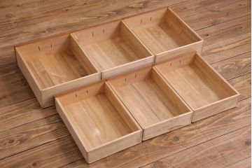 中古美品　結霜ガラスが上品な趣きの茶箪笥(茶棚、食器棚、収納棚)