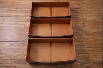 アンティーク家具　イギリスアンティーク　艶やかなマホガニー材が魅力のチェスト(引き出し、ドロワー)