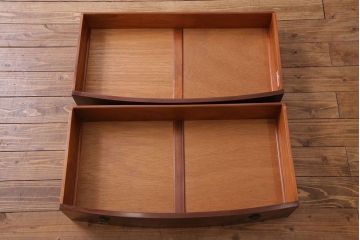 アンティーク家具　イギリスアンティーク　艶やかなマホガニー材が魅力のチェスト(引き出し、ドロワー)